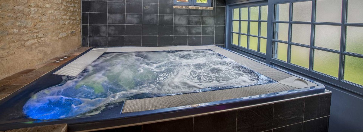 spa jacuzzi la rochelle