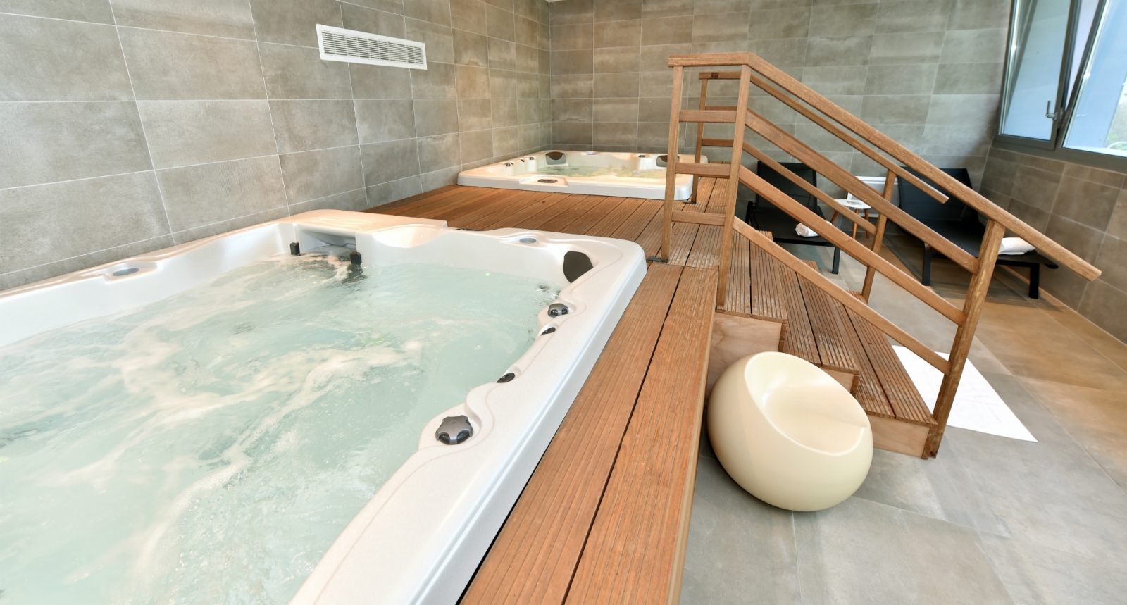 spa jacuzzi la rochelle