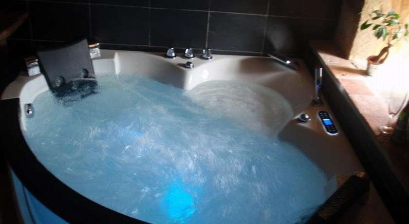 spa jacuzzi la rochelle