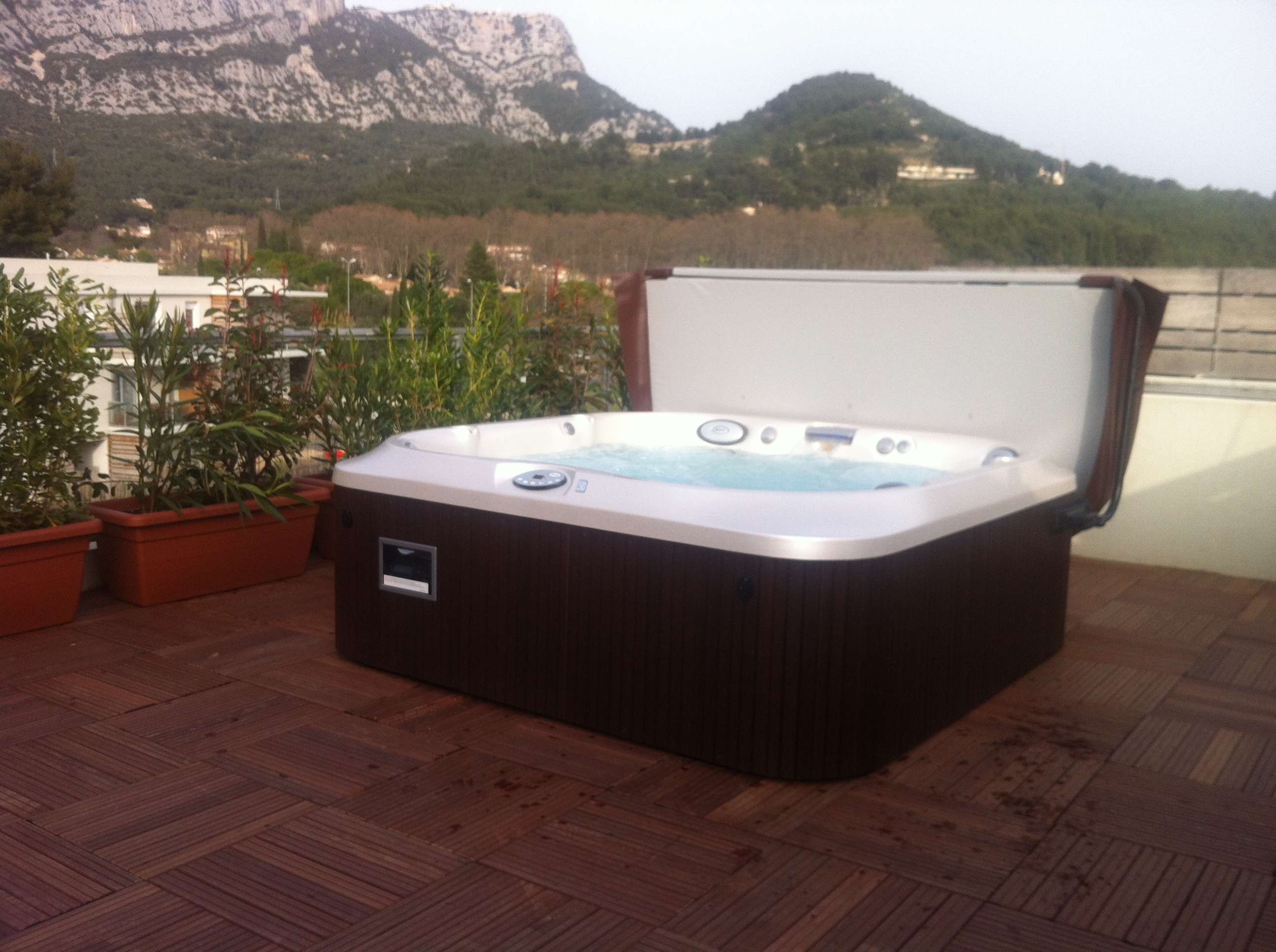 spa jacuzzi la valette