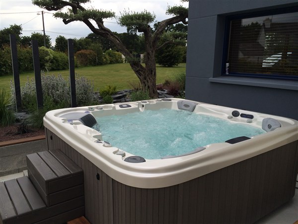 spa jacuzzi le mans