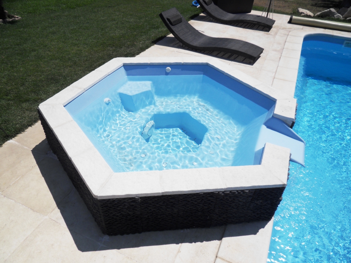 spa jacuzzi ou piscine