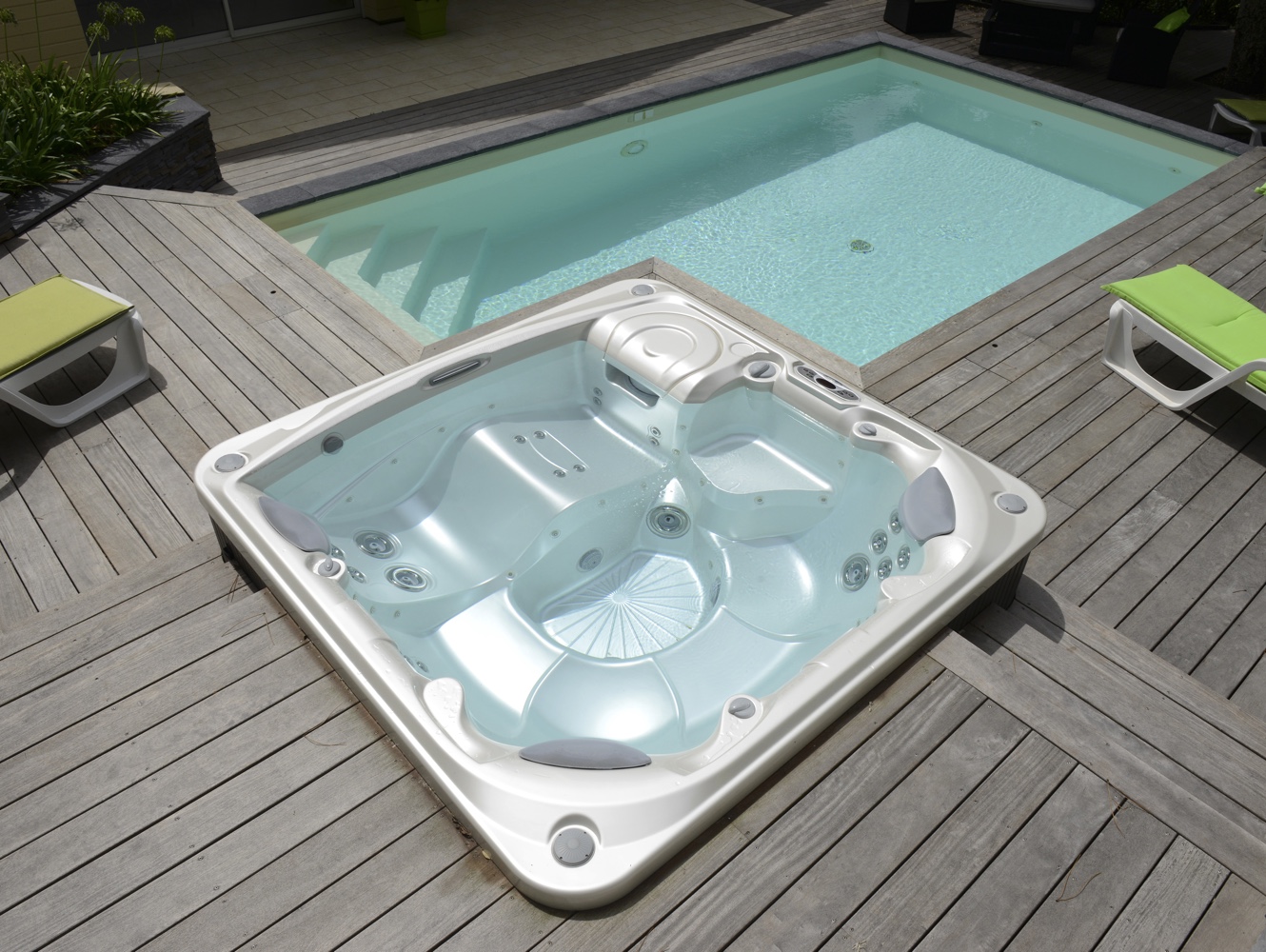spa jacuzzi ou piscine