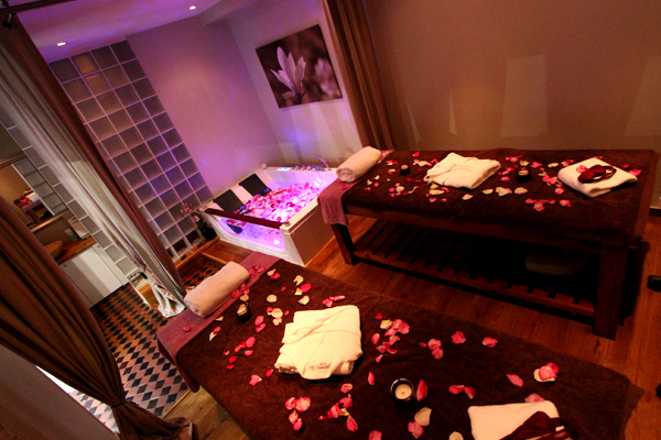 spa jacuzzi paris couple