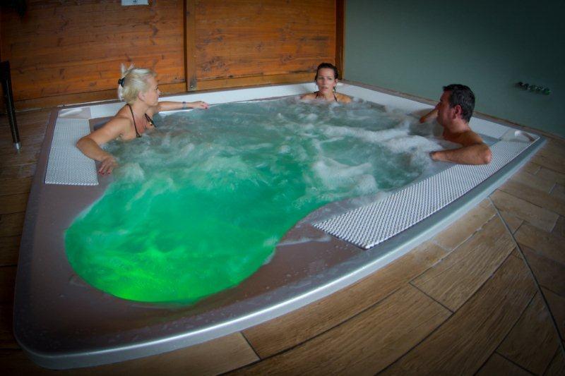 spa jacuzzi riviera 350
