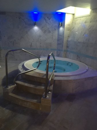 spa jacuzzi saint quentin