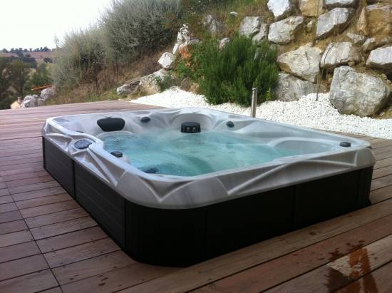 spa jacuzzi semi enterre