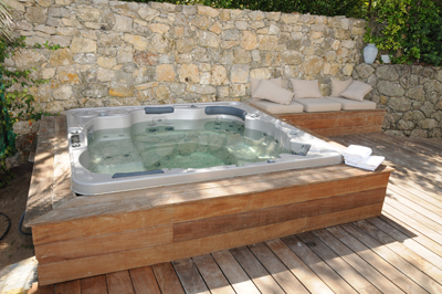 spa jacuzzi semi enterre