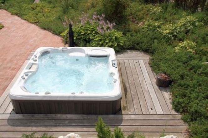 spa jacuzzi semi enterre