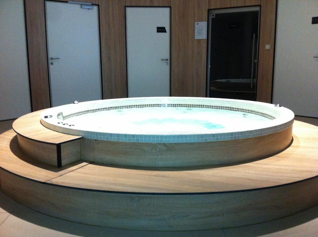 spa jacuzzi vannes