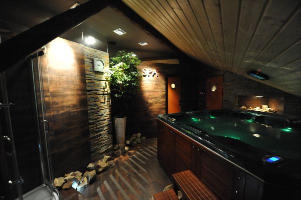 spa jacuzzi w pokoju